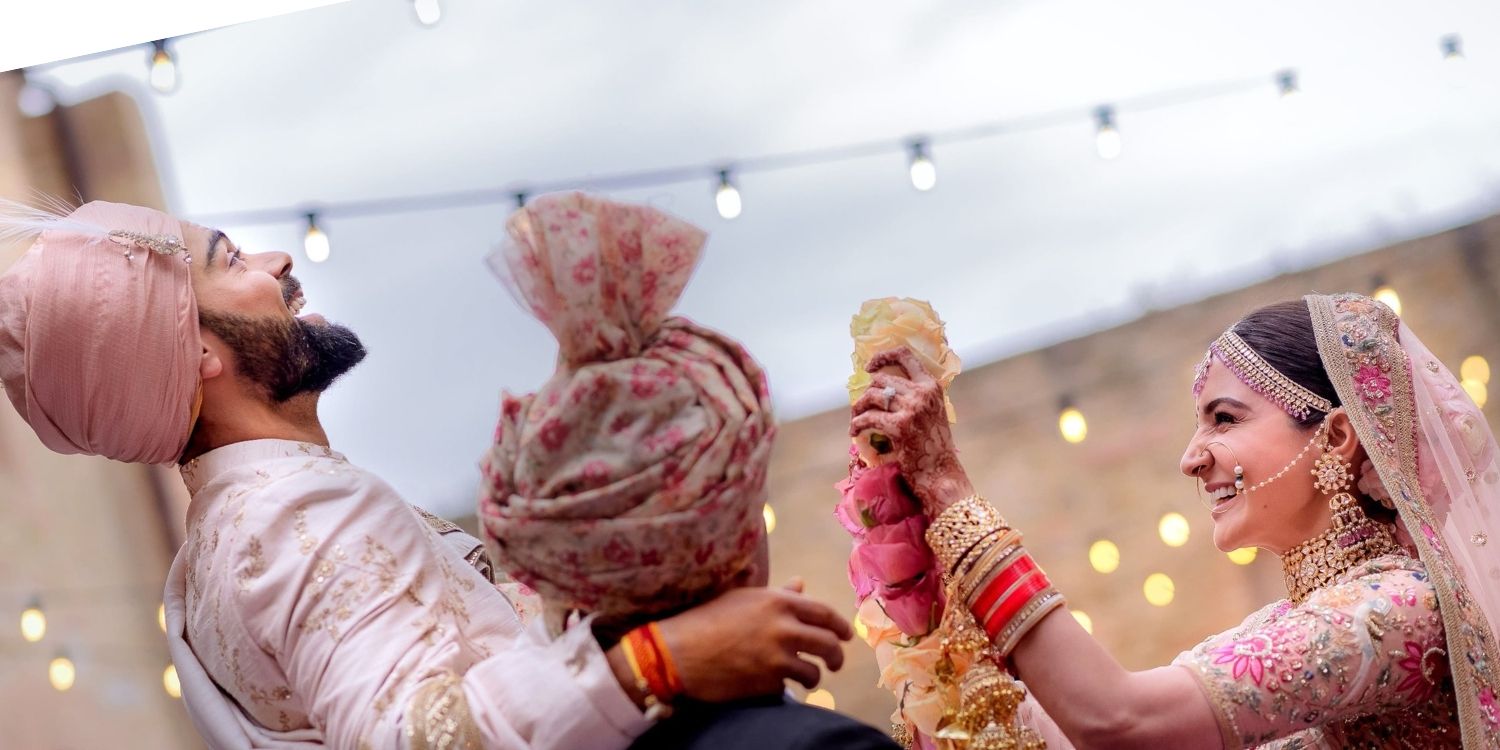 Red Veds: Best Wedding Poses Dulha Dulhan | Check Now