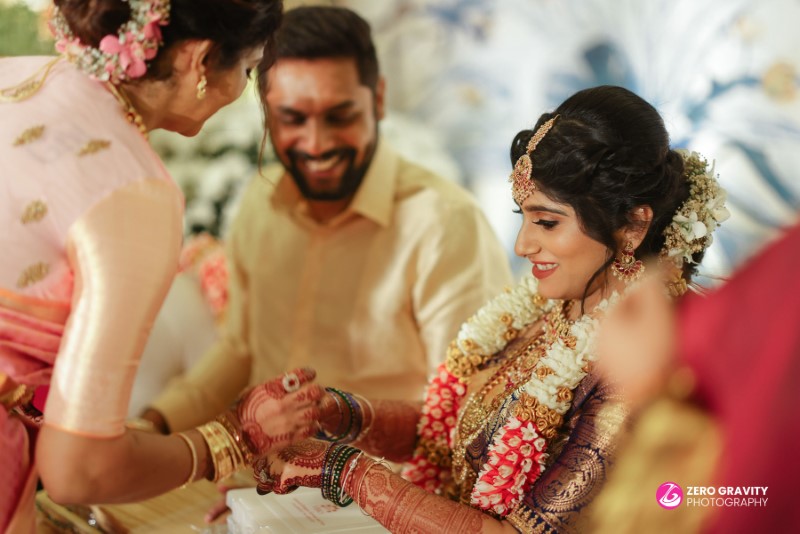 Pin by Dakshini khode on photograpy | Wedding couple poses photography,  Indian bridal shower, Indian wedding photography poses