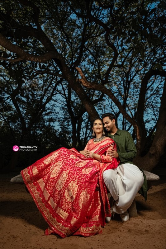 Outdoor couple photoshoot ❤️ Tag | Share | Mention your bae😉😘❣️ Best  Pre-wedding Photographer DM For Credit ↡ ↡ Your Favourite… | Instagram