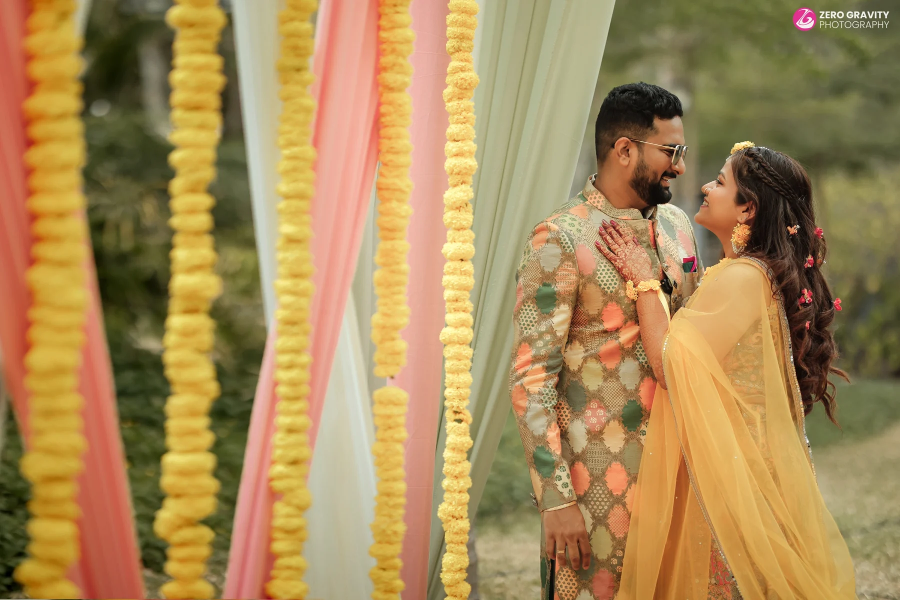 Newlywed couple candid hug at Chennai wedding
